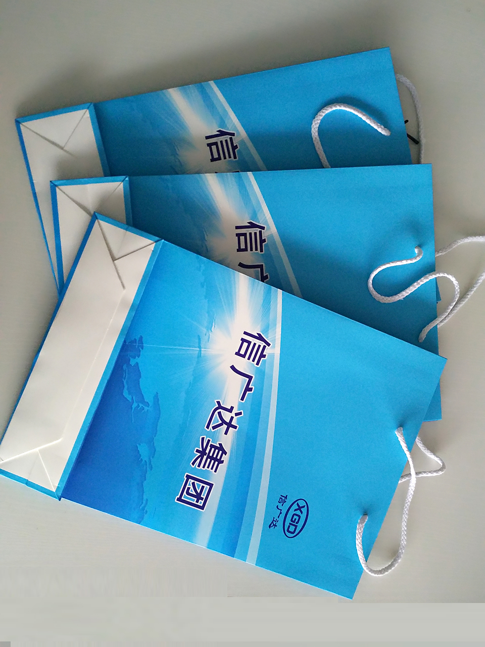 河南信廣達(dá)人力資源集團(tuán)畫冊(cè)手提袋設(shè)計(jì)